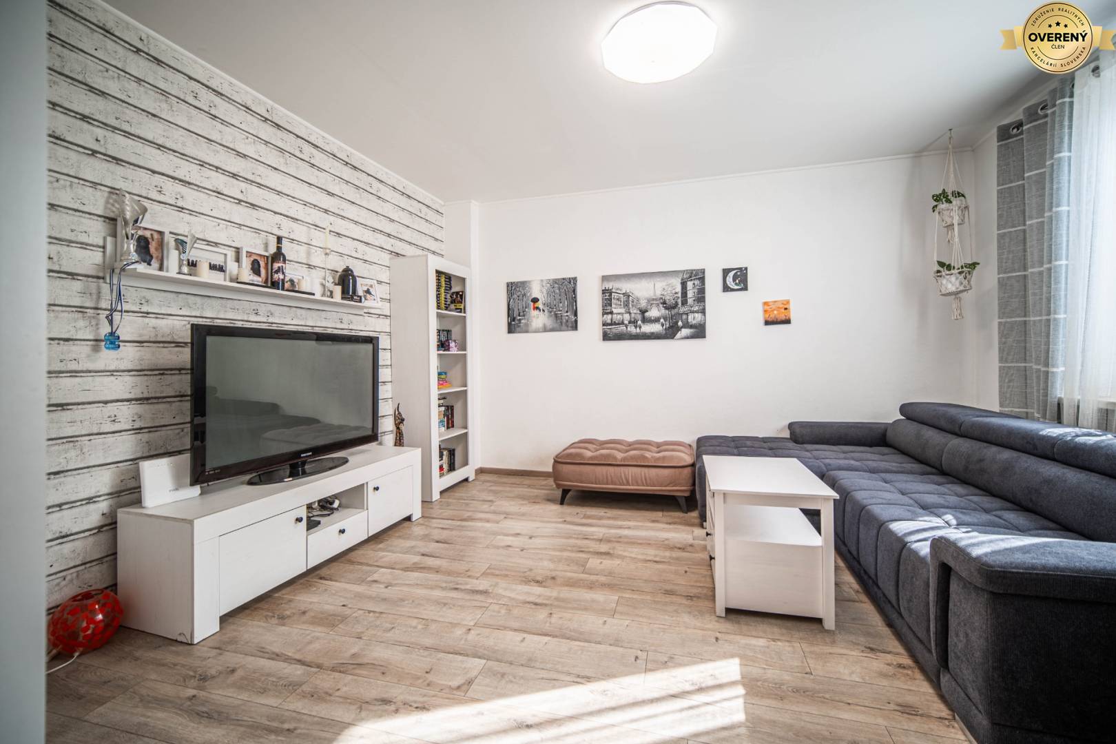 Rodinný dom na predaj Svätý Jur - obývačka