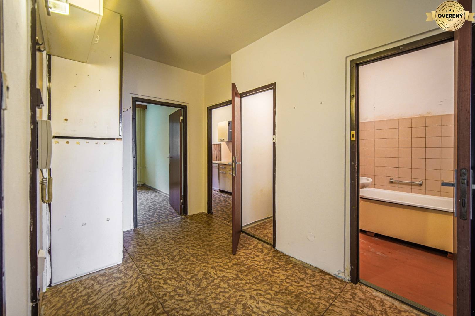 3-izbový byt na predaj Modra Komenského chodba