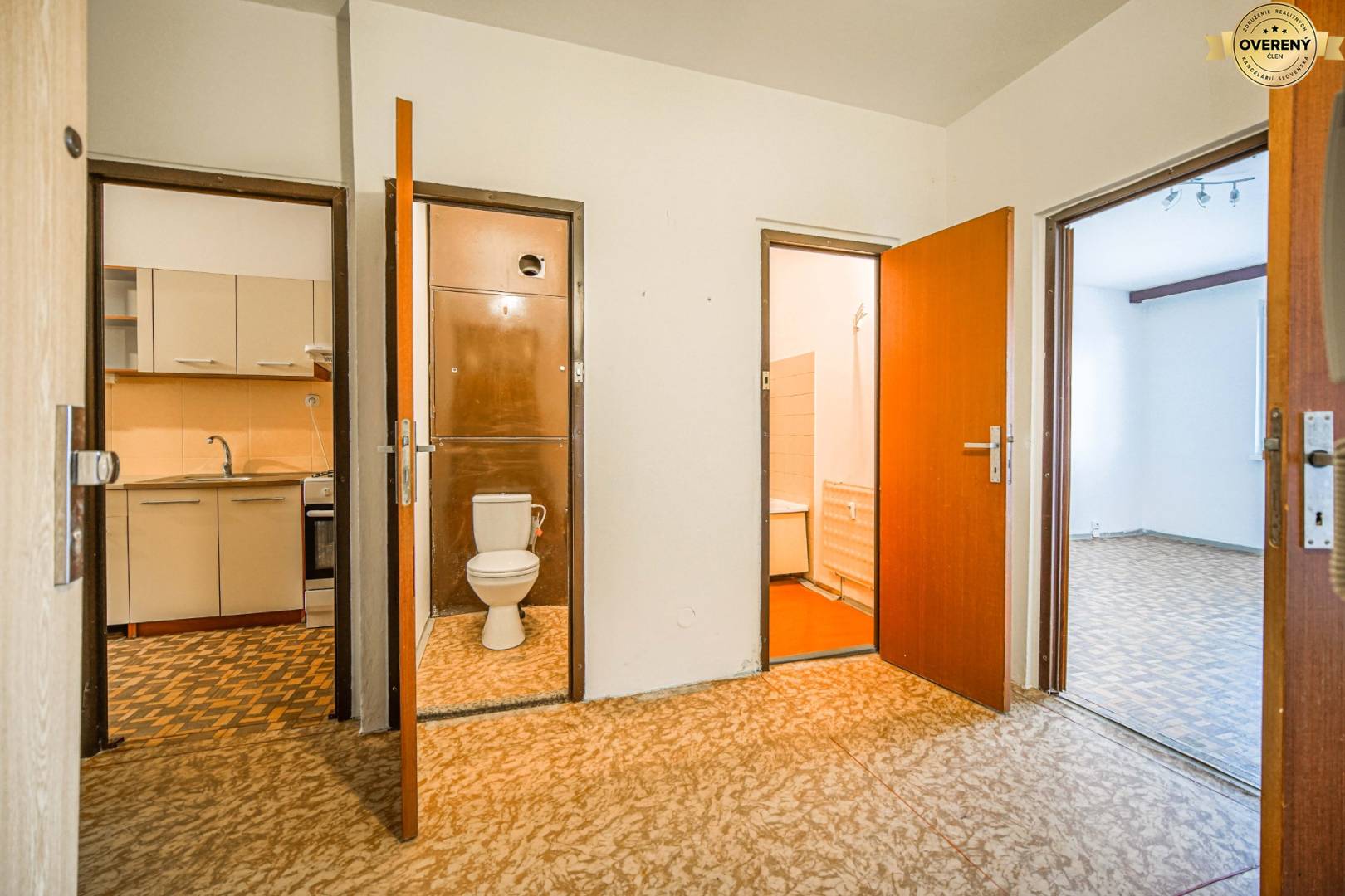 3-izbový byt na predaj Modra Komenského chodba