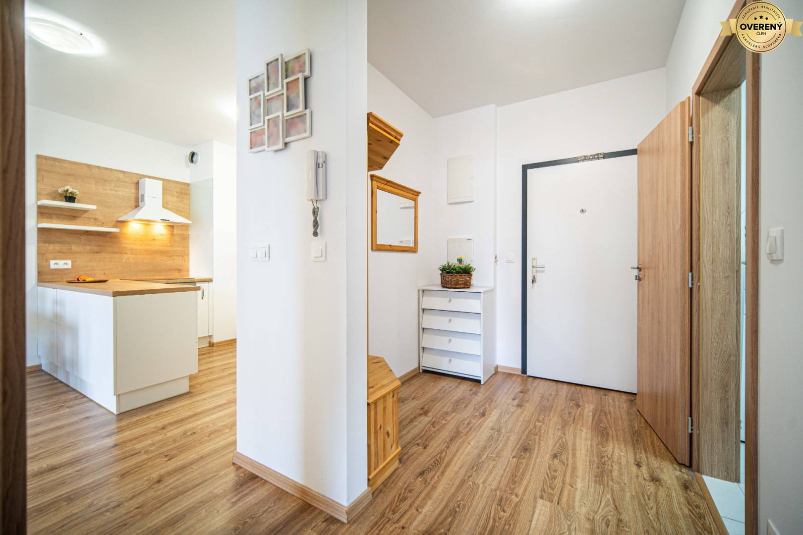 2-izbový byt na predaj Bratislava Slnečnice chodba