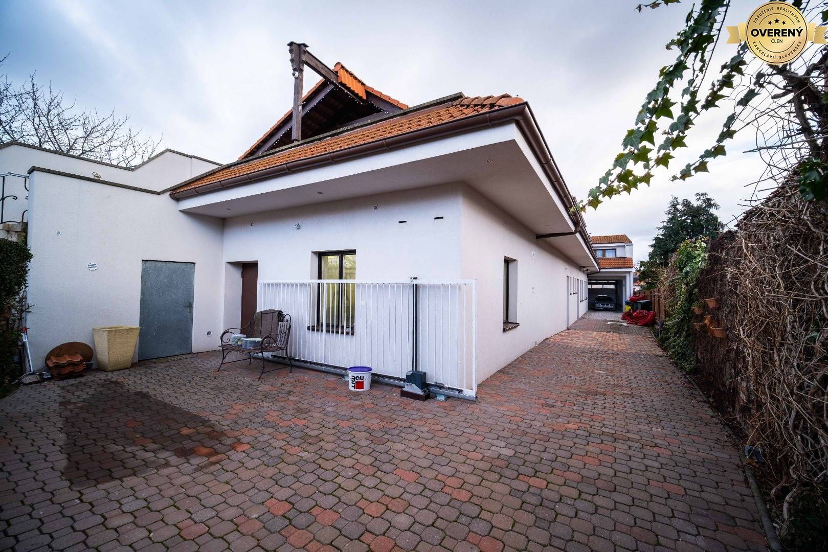 Rodinný dom Pezinok Grinava na predaj - vchod