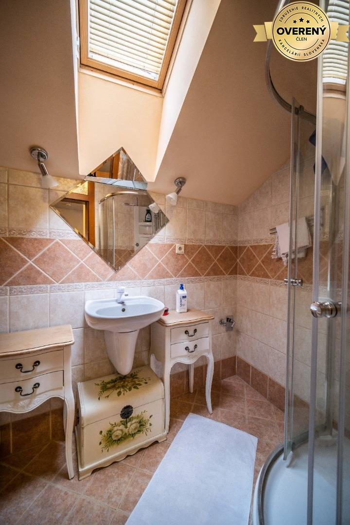 Rodinný dom Pezinok Grinava na predaj - kúpelňa 1